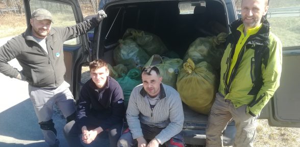 Sterkowiec-Wokowice / Wolontariusze zebrali kilkaset kilogramów śmieci